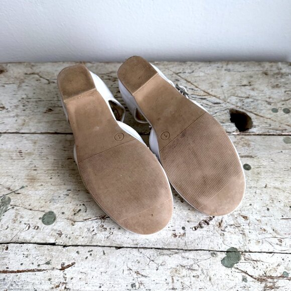 Christie & Jill Toddler Girls 1M White Isla Flowers Traditional Heel Dress Shoe - Picture 8 of 9